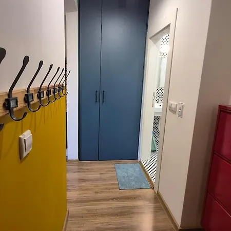 Cozy Corner In - Free Parking Apartament