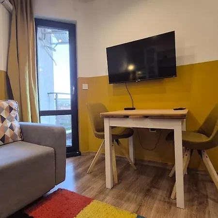 Cozy Corner In - Free Parking Apartment
